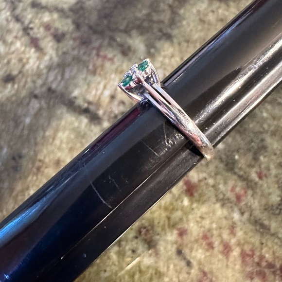14k White Gold Diamond And Emerald Ring Size 6 1/2 - Picture 5 of 8
